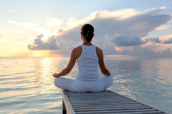 Как избежать нервозности во время самоизоляции: медитация